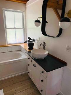 Private Woodland Retreat with Cedar Hot Tub & Mt View - 2