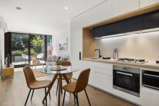 Fabulous 1-Bed with Pool and Private Courtyard DUPLICATE - Melbourne - 6