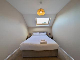 Chic House With Parking and Garden - Didcot - 4
