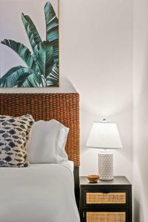 Family Oasis with Hot Tub and Dedicated Workspace - San Diego - 5