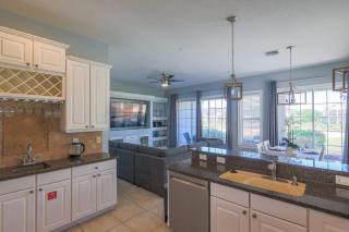 Luxurious Pool Home Overlooking Golf Course - Kissimmee - 4