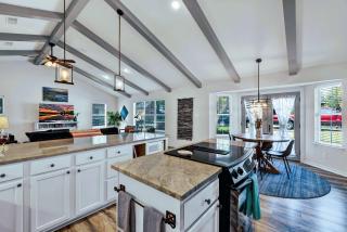 Peach Street Retreat - Fire Pit and Close to Main St - Fredericksburg - 7