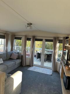 Anglers Rest, with Hot Tub and Private Fishing Peg - Tattershall - 8