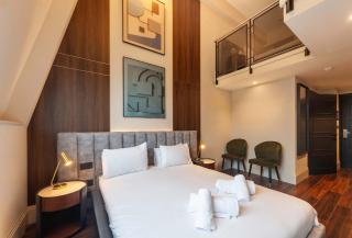 Stylish Mezzanine Studio in Central Hastings - Newport Beach - 3
