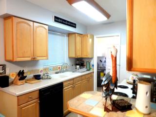 Cozy Beach Style 3-bedroom Home with Heated Pool - Hollywood - 1