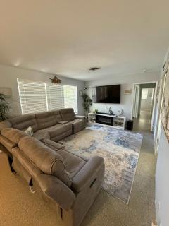 Cozy Beach Style 3-bedroom Home with Heated Pool - Hollywood - 2