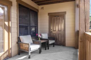 Scenic Escape with Premium Amenities Close to Trails Dining and Slopes - Whitefish - 2