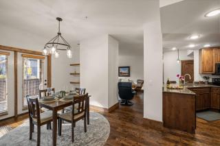 Scenic Escape with Premium Amenities Close to Trails Dining and Slopes - Whitefish - 8
