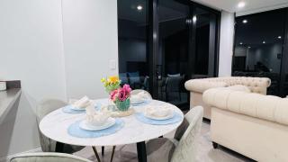 Beachside Bliss Stunning Views Steps to Shore - Gold Coast - 4