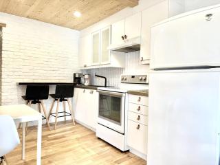 L'Escapade Champlain - 2 Min Falls - Free Parking - 3