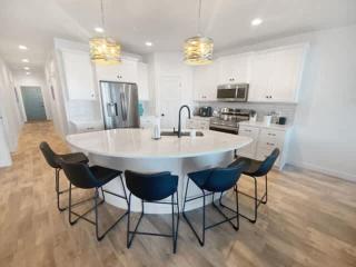 Sunset Shores 4BR Lake Escape Family Friendly - Arnolds Park - 4