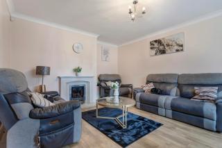 Impeccable 3-Bed House in Basildon - 0