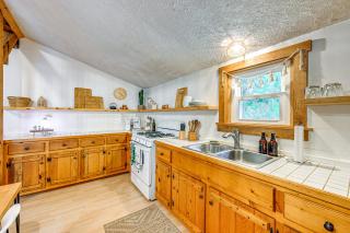 Fish and Water Raft Cabin Near Lake Santeetlah - Robbinsville - 5