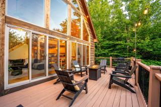 Expansive Chalet, Hottub, Mtn Views, 3-mins Sunday River, Sleeps 16 - Newry - 6