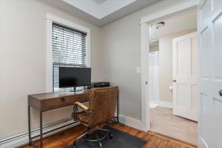 Updated Family-sized Home in Heart of Rutland, Near Slopes, EV Level 2, Hot Tub - Rutland - 4