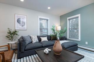 Updated Family-sized Home in Heart of Rutland, Near Slopes, EV Level 2, Hot Tub - 2