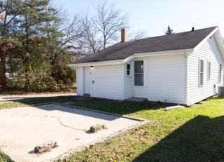 Notre Dame Area - 2BR 1BA with WiFi and Full Kitchen - 7