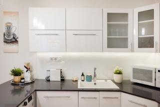 Designer Luxury Home Next To Dohany Synagogue with Balcony - 9
