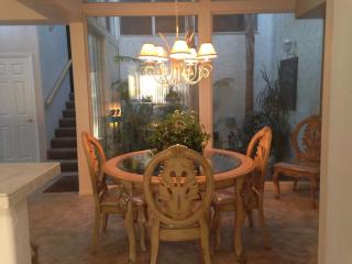 Tropical Condo in South Palm Desert Requires 28 Night Minimum Stay - Palm Desert - 3