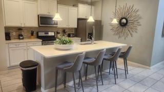 Spacious 6BR/5BA w/Private Pool in Solterra Resort - Davenport - 0