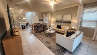 Spacious 6BR/5BA w/Private Pool in Solterra Resort - Davenport - 2