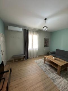 Christina Apartment - Drama - 0