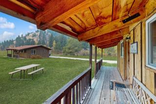 Broad Axe - Cabin #2 - Black Bear - Sula - 1