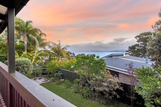 Family Sunset Retreat with Sea Views - Auckland - 1