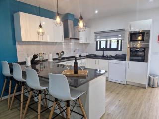 Beautiful 2 bedroom Terraced Home - E - Machico - 1