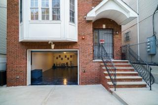 Newark Gem 6BR, 5BA - Sleeps 20 - Walk to Prudential Center and Newark Penn Station, Near EWR and American Dream Mall, includes Parking - WiFi - Laundry - Backyard - Gym - Newark - 4