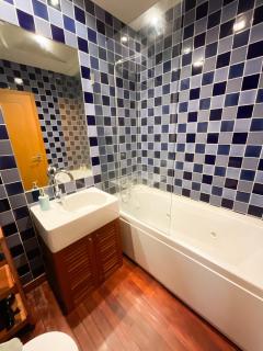 Stunning Luxury Apartment in Chiado 1BR - Lisbon - 7