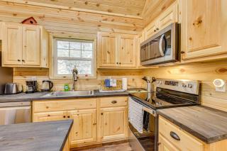 Hike and Fish Marlinton Cabin with Fire Pit and Views! - Marlinton - 4