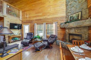 Cabin on 22 Acres with Patio - 3 Mi to Blowing Rock! - Lenoir - 8