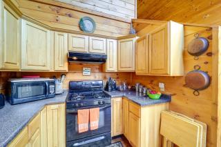 Cabin on 22 Acres with Patio - 3 Mi to Blowing Rock! - Lenoir - 2
