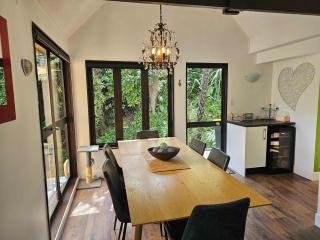 Private Getaway for 2 Surrounded by Native Bush - Picton - 4