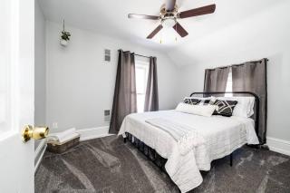Elm St Retreat - 3 Min walk to Downtown Three Oaks - Three Oaks - 2