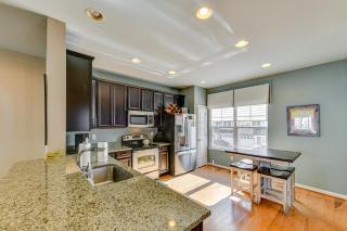 2 Mi to Beach Townhome with Breezy Balcony! - 9