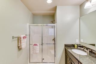 2 Mi to Beach Townhome with Breezy Balcony! - 1