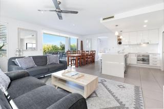 1 Alpha - Lovely and Spacious 3 bed apartment all on one level lift pool air con garden outlook - Sunshine Beach - 8