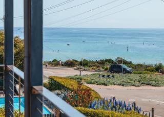 Blue Pearl Retreat Sunset Views opp Beach with Pool and Spa - Mornington - 6
