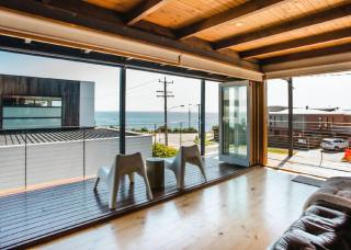 Blue Pearl Retreat Sunset Views opp Beach with Pool and Spa - Mornington - 4