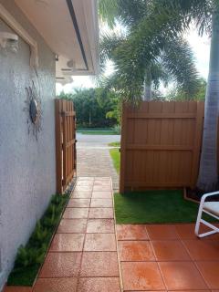 Cozy Guest Room - Pompano Beach - 6