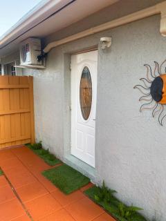Cozy Guest Room - Pompano Beach - 5