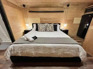 Lovers Dream Cabin in Miami - 8