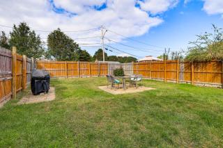 Beachfront, Dog-Friendly Milford Getaway with Yard! - Milford - 9