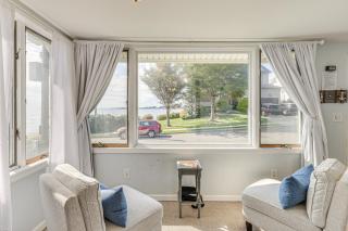Beachfront, Dog-Friendly Milford Getaway with Yard! - Milford - 1