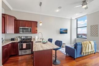 Lavish 1BR with Pool & Gym Access - 8