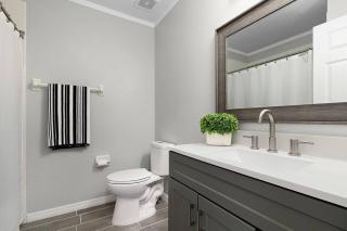 Luxurious 4 Bedroom Home with Pool near Disney - 8