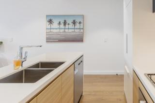 Alkira Luxe - 100m to Shops - Sleeps 4 - 2