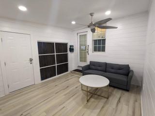 Beach Cabin close to the beach! - Morehead City - 8